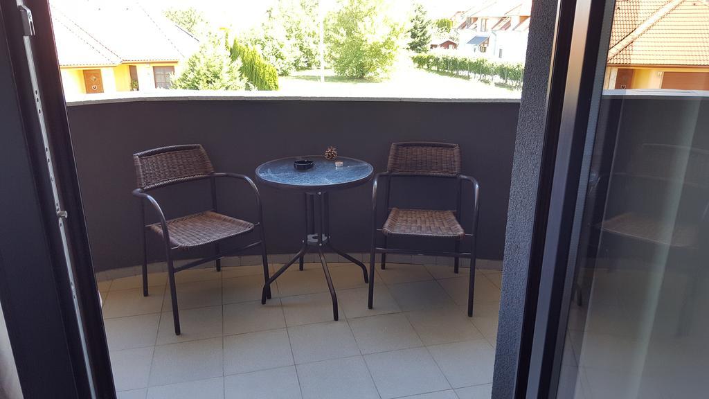 Honfoglalas Apartment Buk Luaran gambar